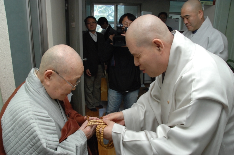 2011.12.12_승려복지회 묘희원 방문3